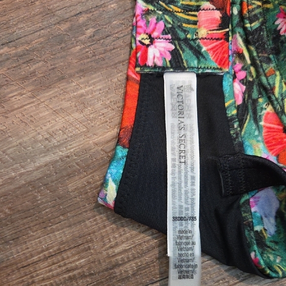 Victoria's Secret SWIM Tropical Floral Push-Up, Padded  Bikini Top 38DDD - Picture 10 of 11